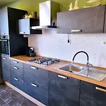 Eight8holiday With Heated Pool Near Split