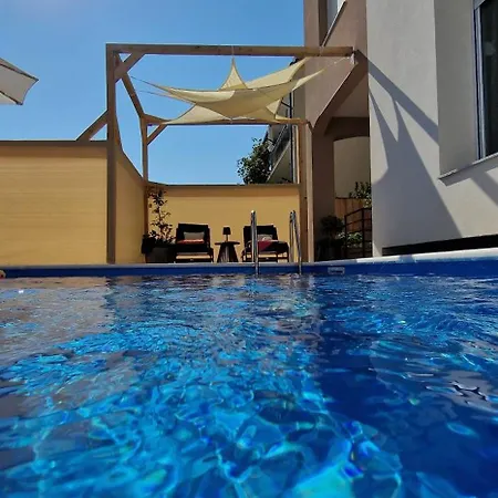 Villa Eight8holiday With Heated Pool Near Split