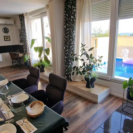 Villa Eight8holiday With Heated Pool Near Split