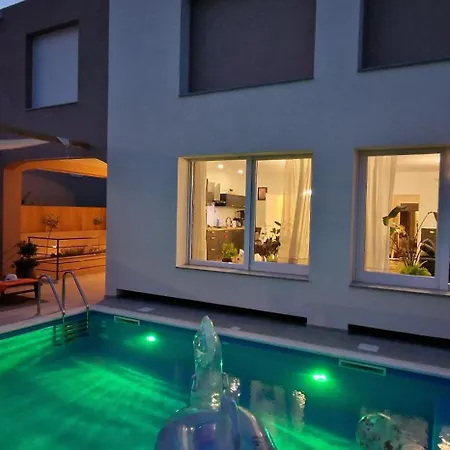 Eight8holiday With Heated Pool Near Split *
