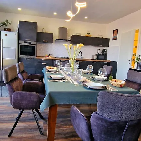 Eight8holiday With Heated Pool Near Split
