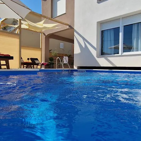 Eight8holiday With Heated Pool Near Split Villa