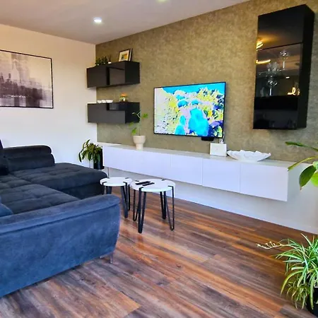 Eight8holiday With Heated Pool Near Split Villa