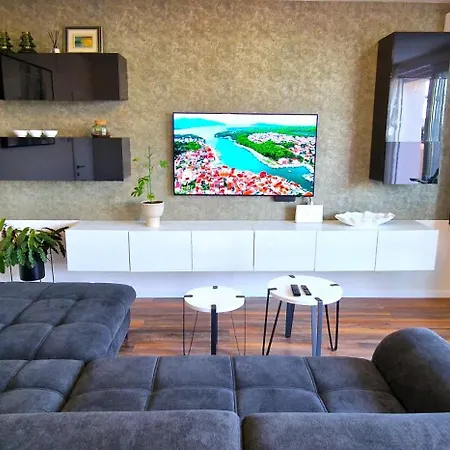 Villa Eight8holiday With Heated Pool Near Split Kastela