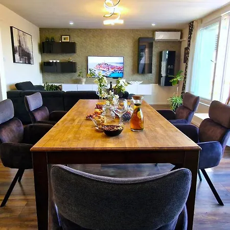 Eight8holiday With Heated Pool Near Split *