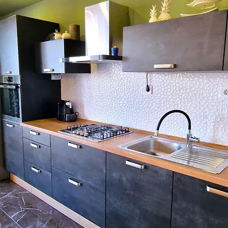 Eight8holiday With Heated Pool Near Split