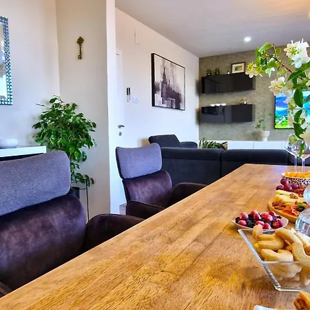 Eight8holiday With Heated Pool Near Split Villa